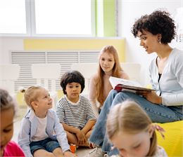 Lecture de contes - Les Vacances aux halles du centre_Cluses - Canva