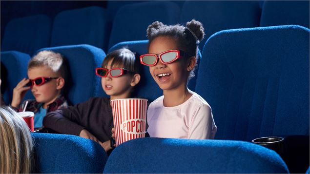 3 enfants au cinéma - canva