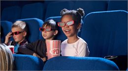 3 enfants au cinéma - canva