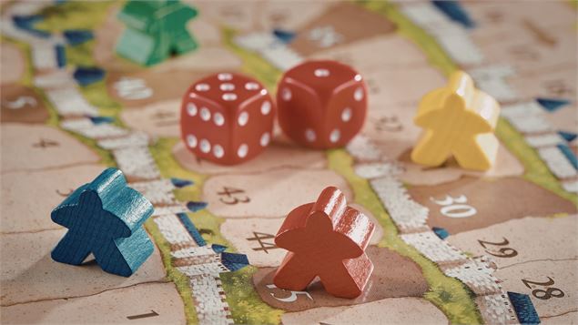 plateau de jeux de société - canva