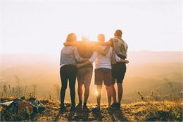 Atelier philo : A-t-on besoin d'avoir des amis ?_Annecy - © Pexels