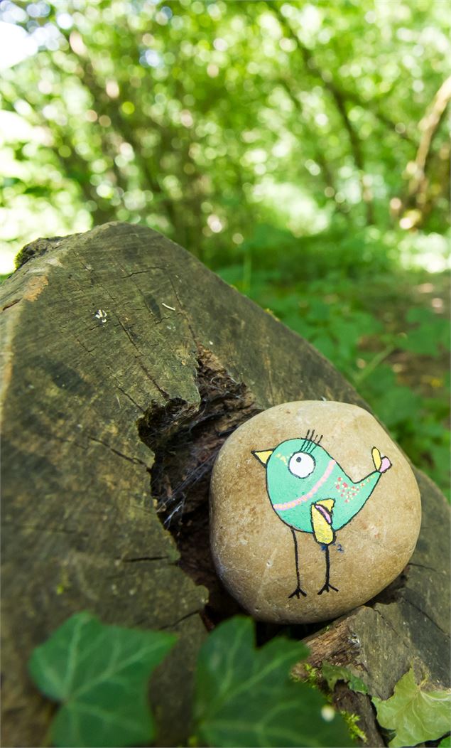 Chasse aux galets peints pendant les vacances de printemps_Montluel - JeTLag Studios