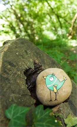 Chasse aux galets peints pendant les vacances de printemps_Montluel - JeTLag Studios