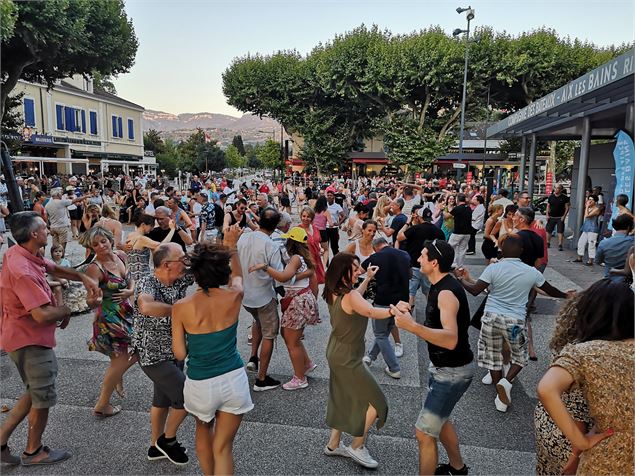 LES LIVES D'AIX RIVIERA - Soirée dansante (Ouverture saison)_Aix-les-Bains