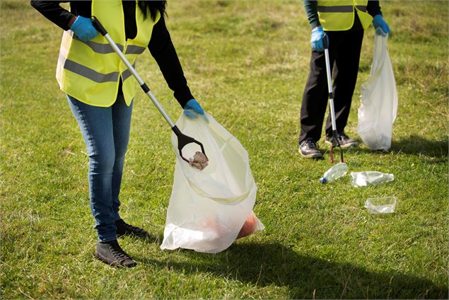 Journée ramassage de déchets_Sainte-Marie-de-Cuines - Freepik