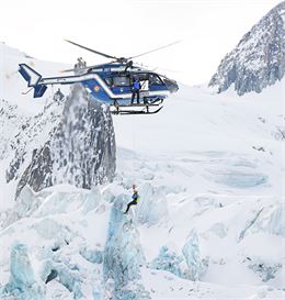 #10 Hélitreuillage au dessus des séracs, CHOUCAS 74. Hiver 2022-2023, Barbara Vaysse © Adagp 2026