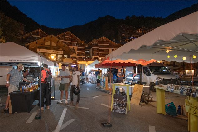 Marché Artisanal en nocturne et Braderie des commerçants_Champagny-en-Vanoise - Nomad Photographie