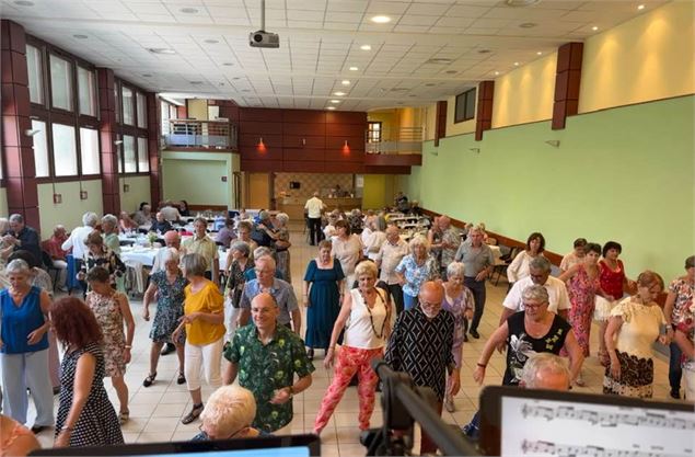 Thé dansant 2025_Saint-Colomban-des-Villards - Valérie Neyret - La fine équipe