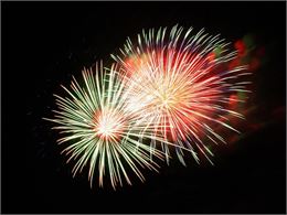 Fête du village et feux d'artifice_Champfromier - Image par Eric Spaete de Pixabay