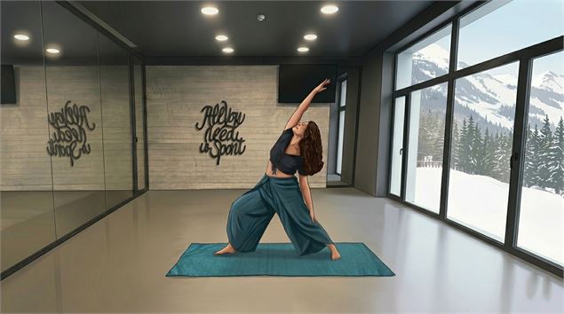 Une pratiquante de yoga fait une posture de la danse du dragon en solo face aux montagnes enneigées 