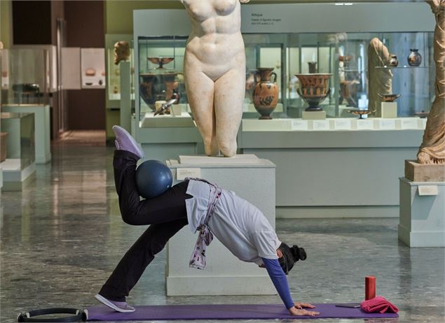 Pilates face aux œuvres : Une respiration en milieu de journée - DR
