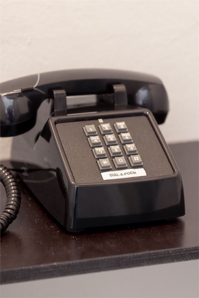 Visite descriptive et tactile de l'exposition DIAL A POEM - photo : MAMCO