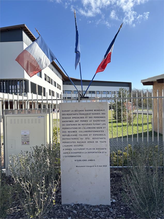 Stèle - Mairie d'Ornex