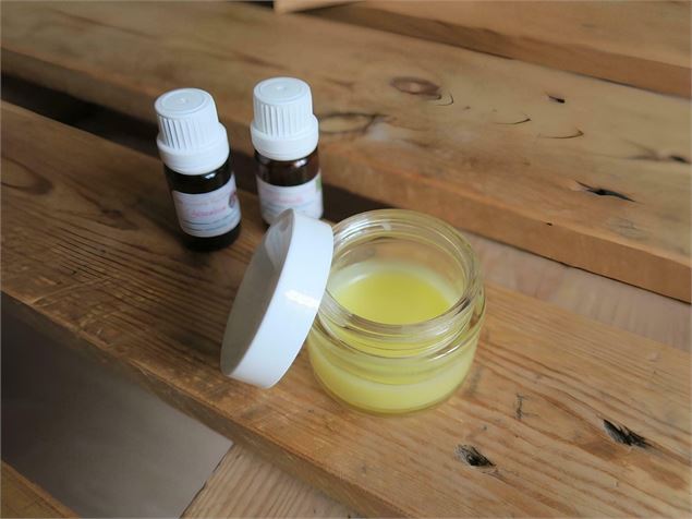 Atelier Mieux Vivre au Naturel - Baume répulsif contre les moustiques - DR