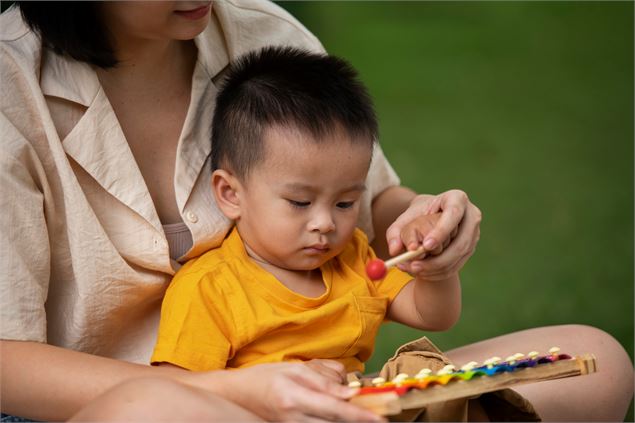 Eveil musical parent/enfant : histoires sonores_Saint-Genix-les-Villages - ©Designed by Freepik