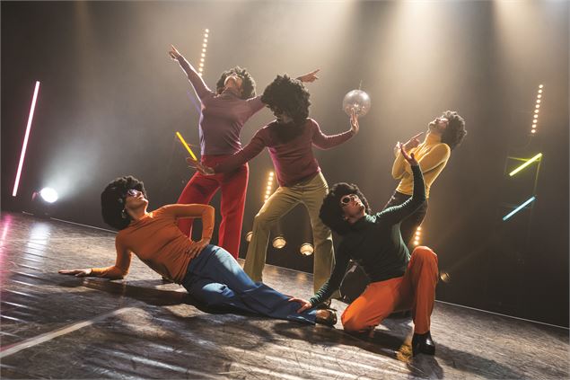 Les artistes du spectacle enflamment la piste - Philippe Bertheau