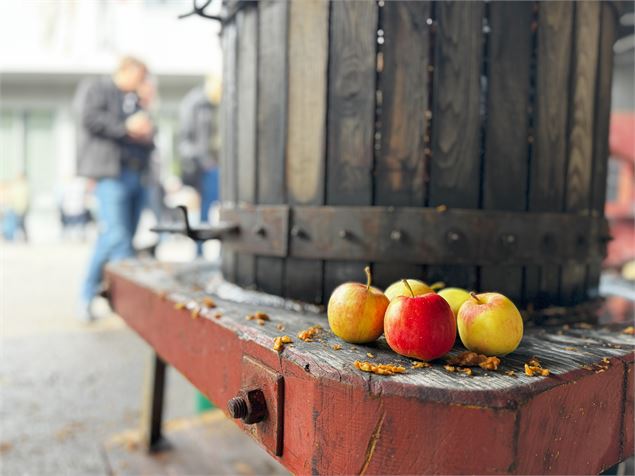 Fête de la pomme et son vide-grenier intérieur_Courchevel - Mairie de Courchevel