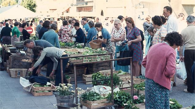 marché et exposants époque 1950 rumilly - musée de rumilly