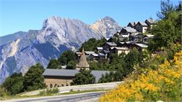 photographie du village de Valmeinier en été - Alban Pernet - OT Valmeinier
