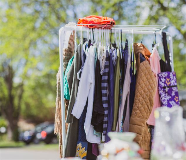 Vide grenier de printemps_Cluses - Katie Dobies