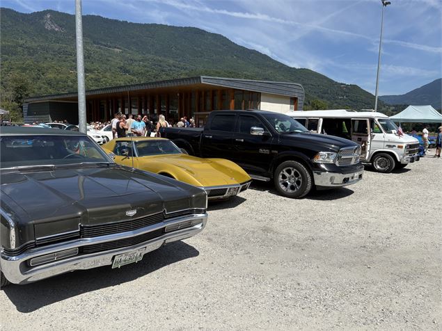 Rassemblement de véhicules_Saint-Etienne-de-Cuines - Pistons des montagnes