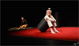 spectacle de contorsion et musique Toyo - Marjolaine Mamet