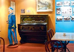 Piano mécanique exposé au Muséobar - Muséobar