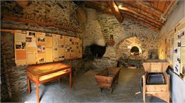 Exposition "de la moisson au" dans le four communal - JF Durand