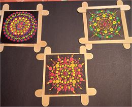 Atelier créatif : Réalisation de petits tableaux de mandalas en dot painting_Morzine