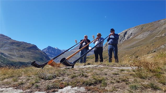 Trois joueurs de cor des Alpes - B. Filliol - OTHMV