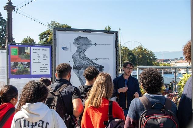 Visite guidée de la Biennale (re)connecting.earth 2026 avec le directeur artistique - © Visite guidé