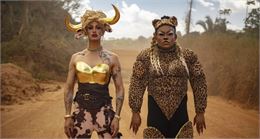 Spectacle Dédomestication - Soya the Cow & Uhura - Biennale (re)connecting.earth 2026 à la Comédie d