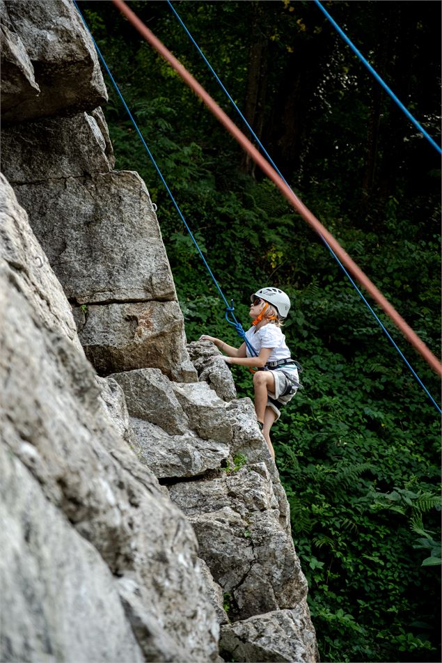 Atelier ''Premiers pas en falaise'' - Roc Fest_Saint-Gervais-les-Bains - Fabian Bodet