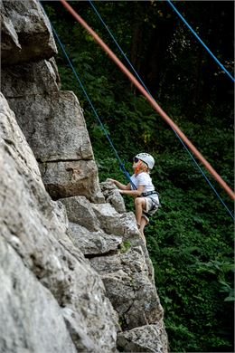 Atelier ''Premiers pas en falaise'' - Roc Fest_Saint-Gervais-les-Bains - Fabian Bodet