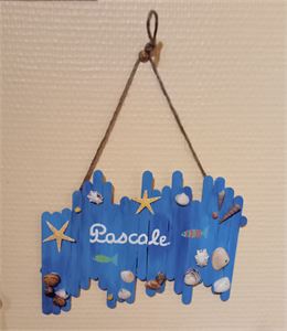Atelier créatif : Décoration d'une plaque en coquillages et galets peints