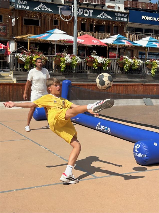 Tennis ballon_Morzine - Guillaume Ortis