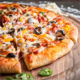 Vente de pizza au feu de bois_Saint-Rémy-de-Maurienne - Freepik