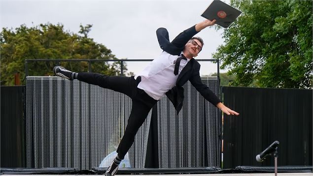spectacle jeunes enfants - la compagnie Planeta Trampoli