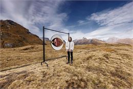 L'artiste Natacha Rottier au Col du Petit Saint-Bernard - Ciaran Heurteau