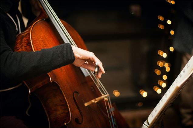 Un violoncelliste - manny-becerra
