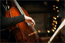 Un violoncelliste - manny-becerra