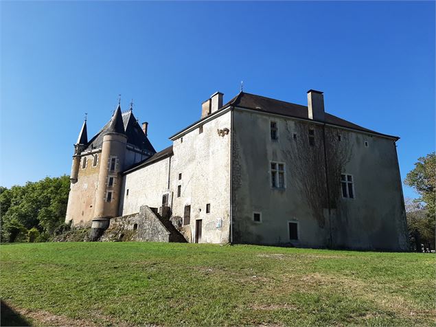 Instants terroir et artisanat - le marché au château_Dortan - Valeria Mermet