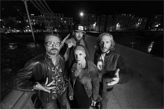 FRENCH BASTARDS - ©French Bastards