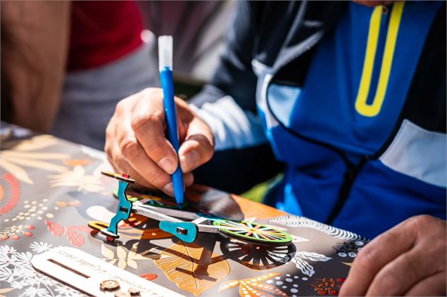 Atelier : Création de mini-vélos en bois_Morzine - Les Graines d'éveil