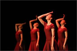 Tutus, pailettes et silence_Poisy
