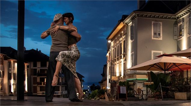 Tango sur la place Charles de Gaulle - JC Martineze