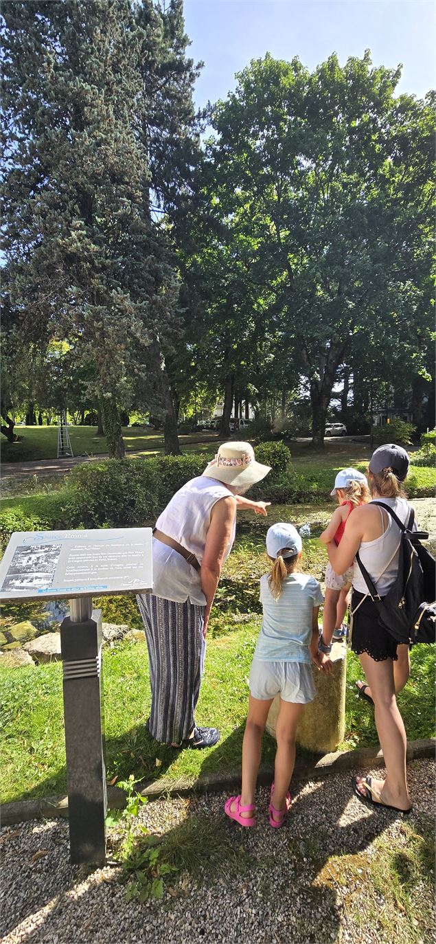 Visite Divonnette au bord d'une source - Office de Tourisme de Divonne-les-Bains