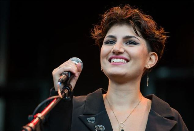 la-mauriennaise-violette-hassani-alias-doudie-(youtube-doudie)-fera-partie-des-artistes-en-lice-lors
