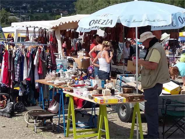 Vide grenier - C. Rivolly