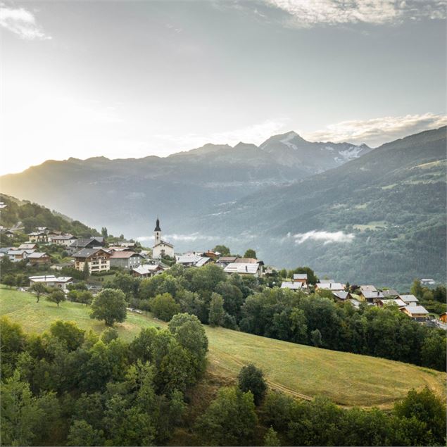 Vue du village de la Côte d'Aime (Pierrolaz) - ©Auvergne Rhône-Alpes Tourisme